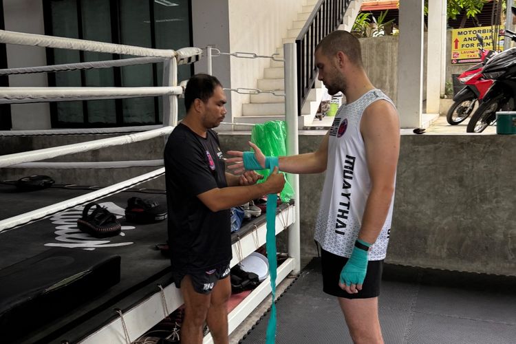 Maarten Paes Tepis Isu Gabung Persib Bandung Saat Latihan Muay Thai!
