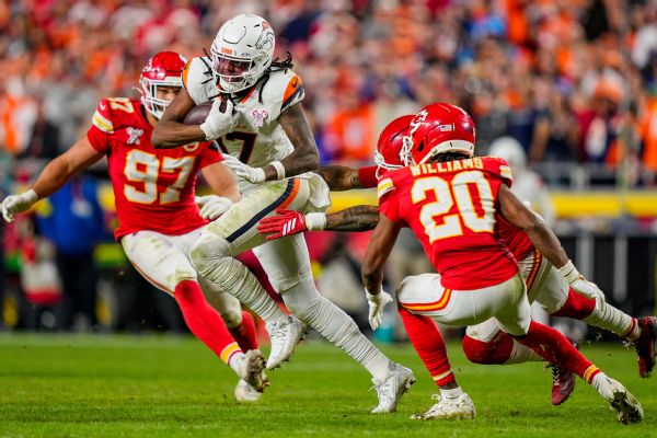 Broncos snap losing streak in Arrowhead with gritty win