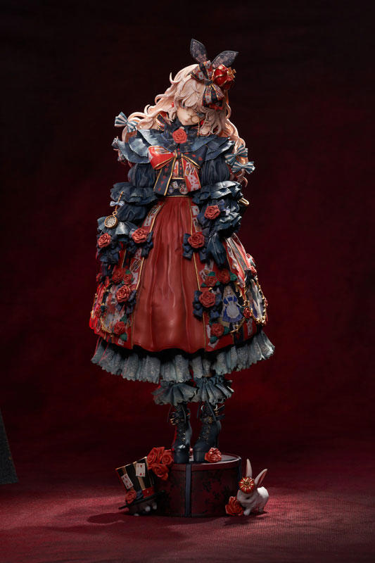 イラストレーター・夜汽車氏×アパレルブランドRoyalPrincessAliceの