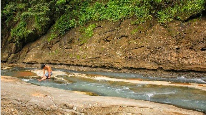 Goresan Alam dan Air Jernih Curug Cibayawak Sumedang