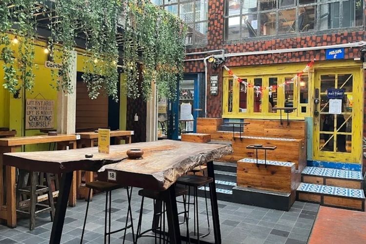 10 Kafe Dekat Stasiun Jakarta Kota, Tempat Singgah yang Menyenangkan