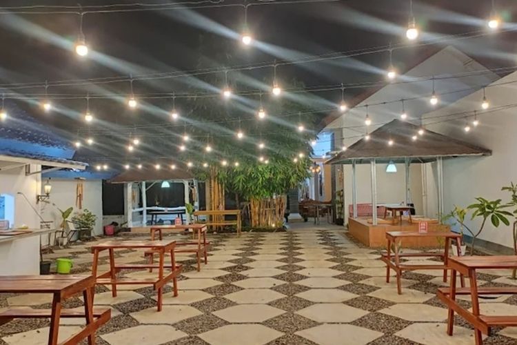 10 Kafe dan Kedai dekat Stasiun Pegadenbaru, Tempat Singgah Ideal Sebelum Perjalanan