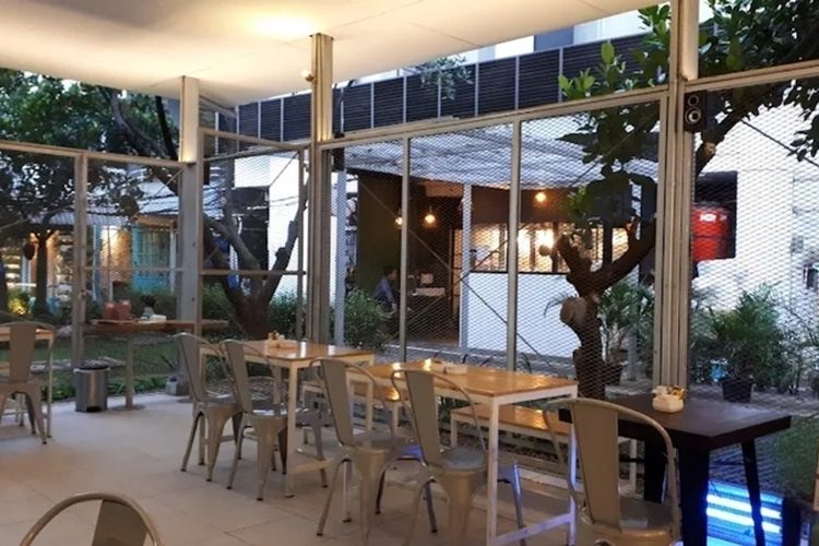 10 Kafe dekat Stasiun Gambir, Nyaman untuk Menunggu atau Bersantai