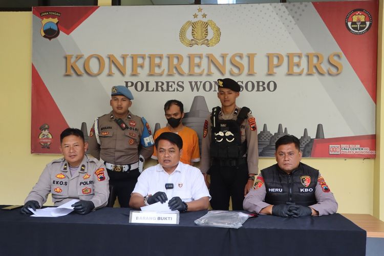 Sekdes Wonosobo Pukul Rekan Kerja dengan Keramik, Korban Pingsan dan Berlumuran Darah