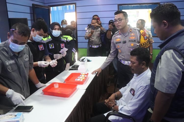 Dua Sopir Bus Positif Narkoba di Terminal Bungurasih