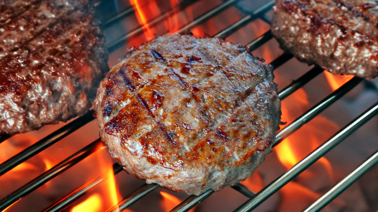 How to give ground beef a flame-grilled taste without a grill
