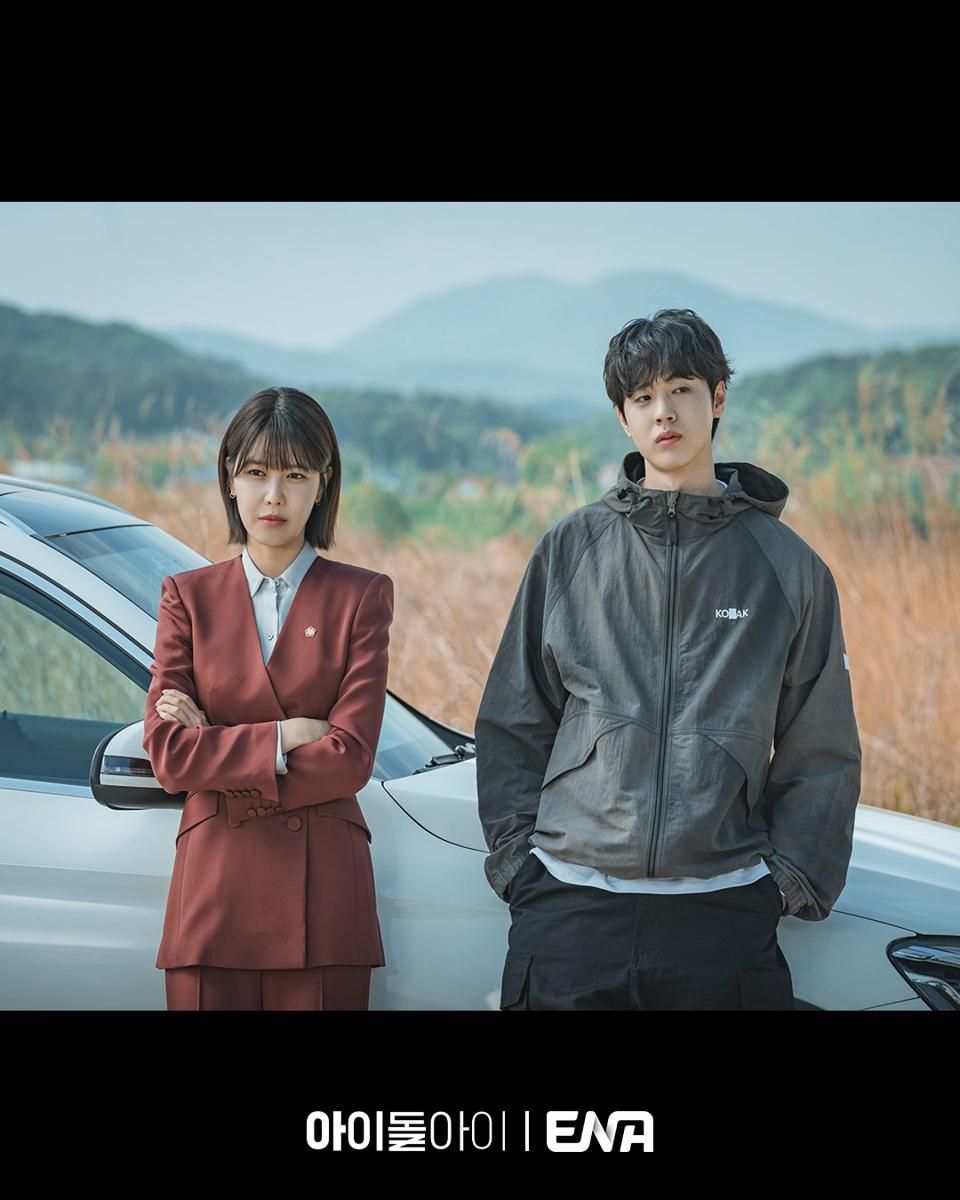 7 Profesionalitas yang Membuatnya Jadi Pengacara dan Fangirl di Drakor Idol I