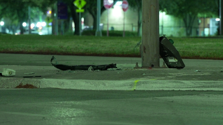 Car crashes into light pole Friday morning in downtown Dallas