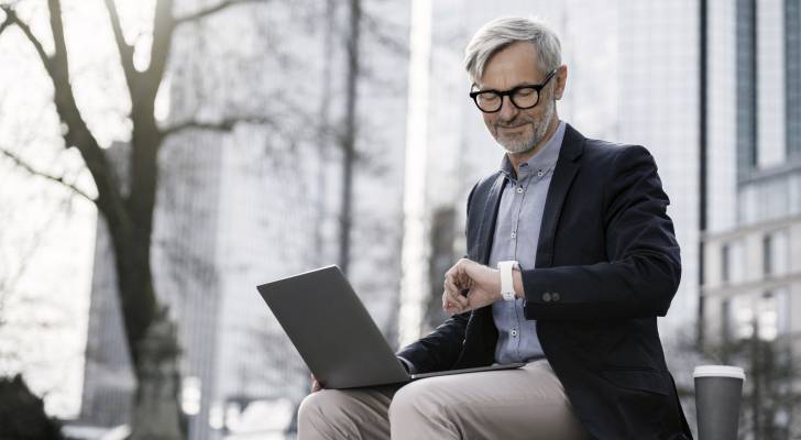 Mencapai milestone $1 juta dalam rekening 401(k) Anda tidak sebesar yang Anda kira. Cara mempertahan