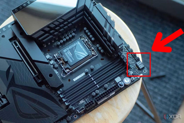An image showing the highlighted Q-code LED on an Asus ROG motherboard.