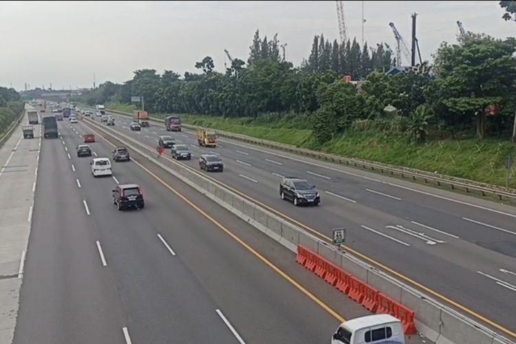 Jalan tol macet tanpa alasan? Ketahui penyebab phantom traffic