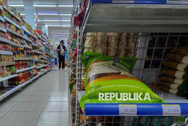 Refleksi ekonomi akhir tahun: Konsumsi meningkat, daya beli tetap tidak seimbang