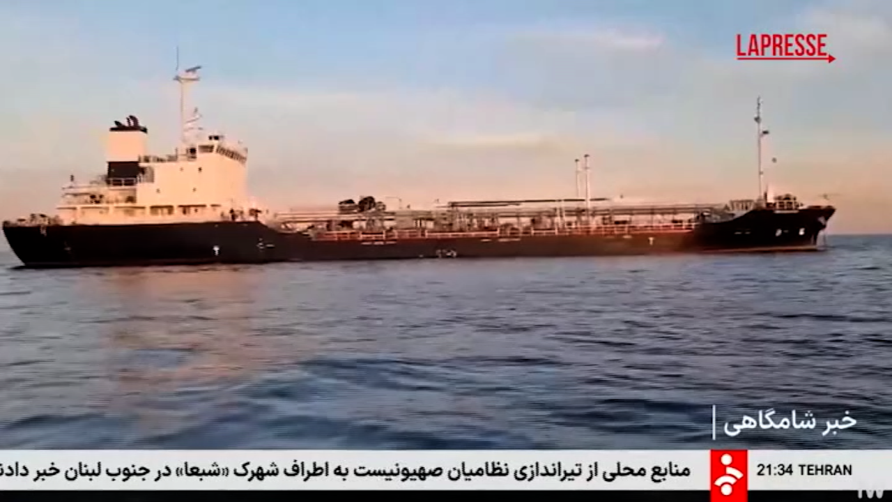 iran-sequestrata-petroliera-straniera-in-stretto-hormuz