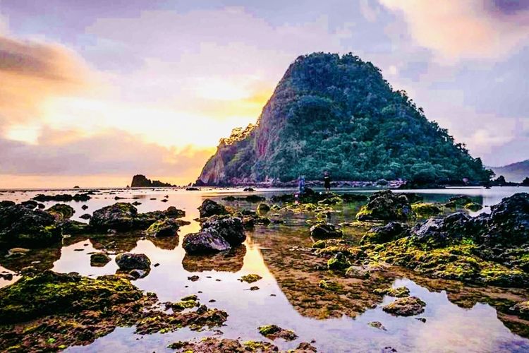 Liburan akhir tahun di Banyuwangi, singgah ke Pantai Pulau Merah
