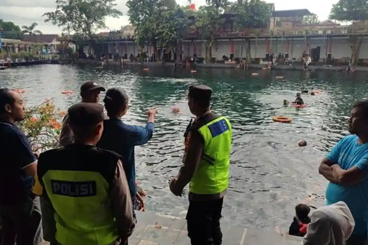 Warga Jakarta Tenggelam Saat Foto di Umbul Ponggok Klaten