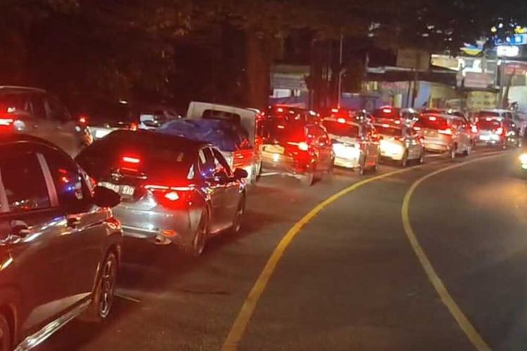 Sabtu Pagi, Polisi Larang Kendaraan Berlawanan ke Puncak