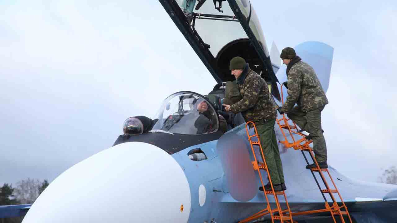 Belarus Terima Pengiriman Ketiga Pesawat Tempur Su-30SM2 dari Rusia