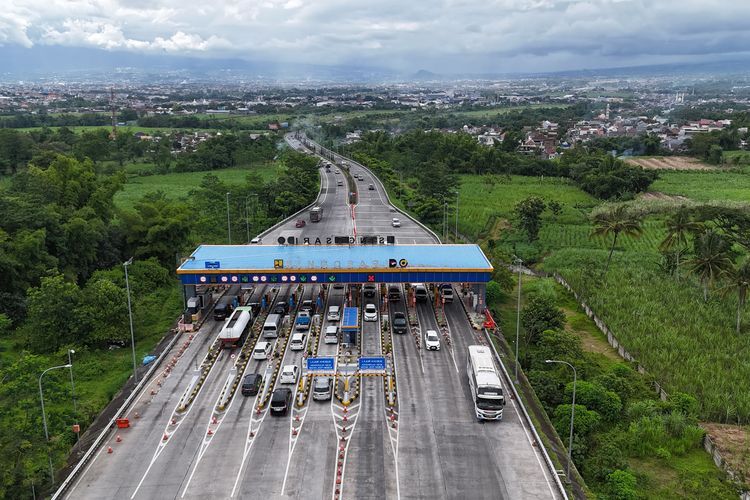 Arus Mudik Nataru 2025: Kecelakaan Turun, Kendaraan Naik