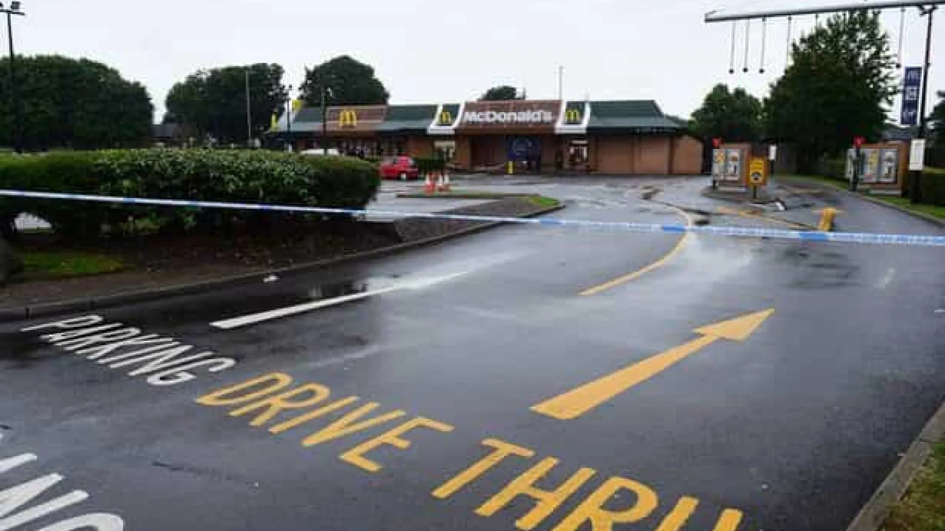 Homem morre em acidente 100% bizarro em drive-thru do McDonald's