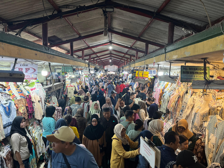 Pedagang Beringharjo Tak Pernah Berhenti Meski Libur Nataru