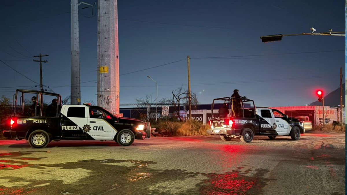 Hombre es atacado a balazos afuera de su casa en Monterrey