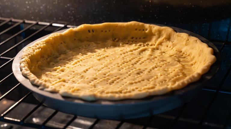 Say goodbye to soggy pie crusts with this bakery-worthy pan trick
