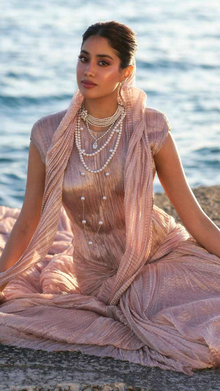 Janhvi Kapoor’s 2025 Look book: A masterclass in modern Indian glamour