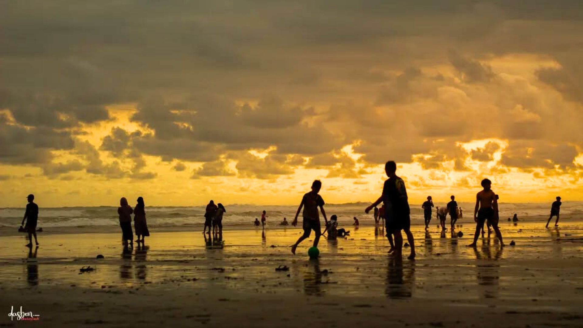 Pantai terdekat untuk liburan tahun baru warga Bandung