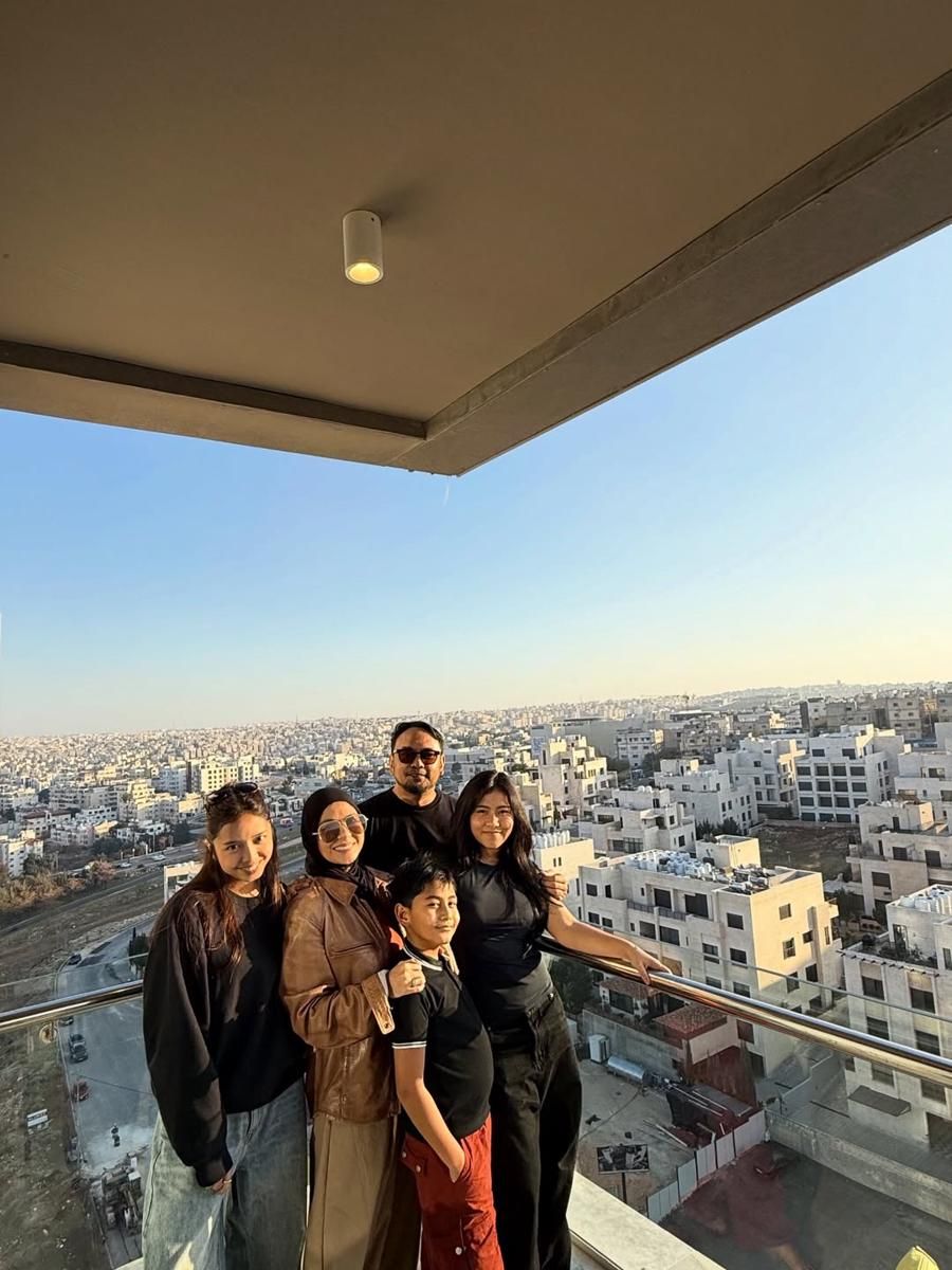 10 Foto Keluarga Meisya Siregar Berlibur di Amman, Yordania!