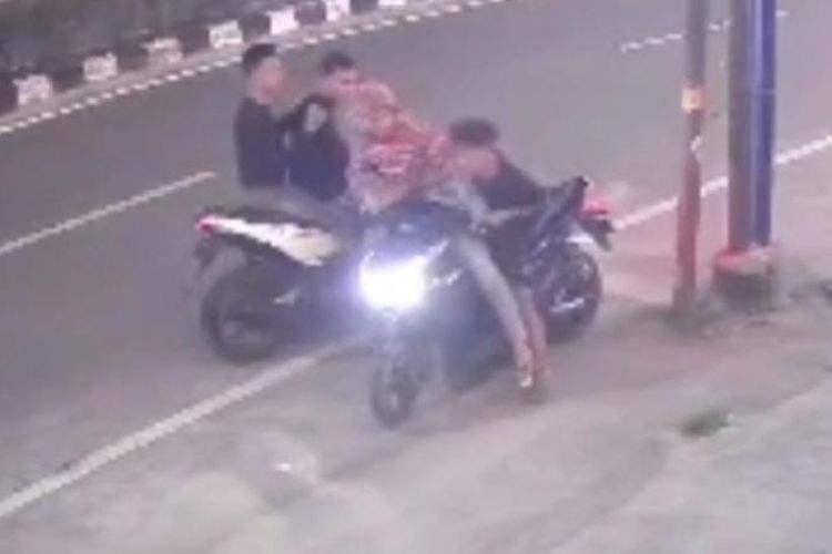 Aksi Perampok Brutal di Asahan Terekam Kamera, Korban Terseret Aspal