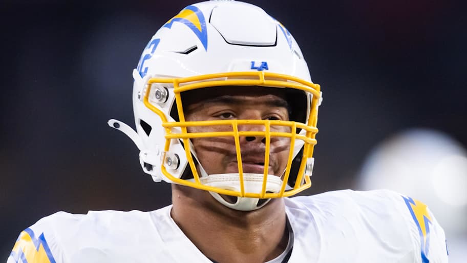 Report: Broncos steal Chargers OL ahead of Week 18 showdown<br><br>