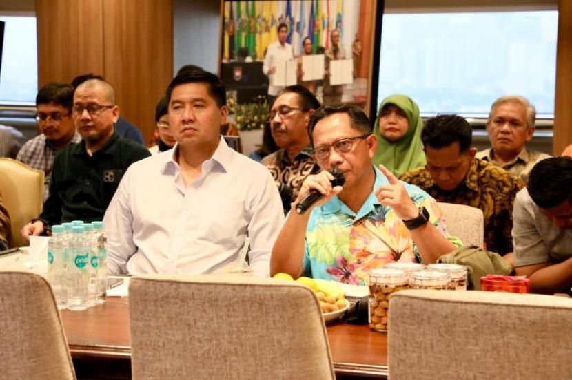 Mendagri Minta Pemda Sumatra Siapkan Data dan Lahan untuk Pengungsi Banjir