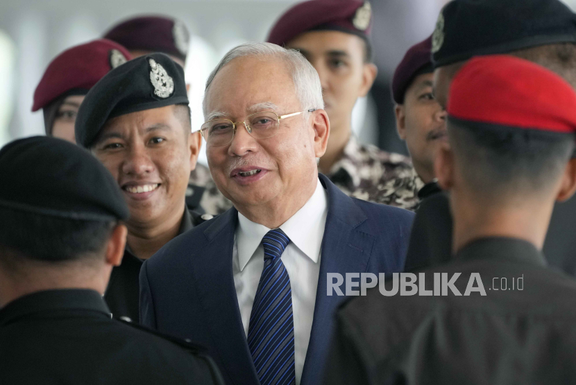 Mantan PM Malaysia Divonis 15 Tahun Penjara