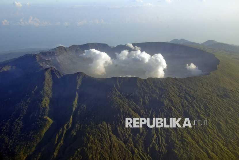 Pendakian Gunung Tambora Dihentikan Sementara Mulai 28 Desember 2025