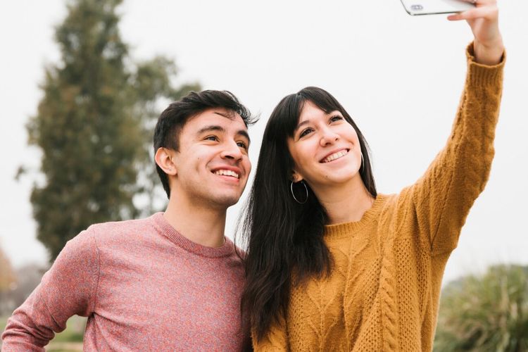 Astrolog sebut 4 zodiak yang akan jatuh cinta di 2026, siap-siap terpikat