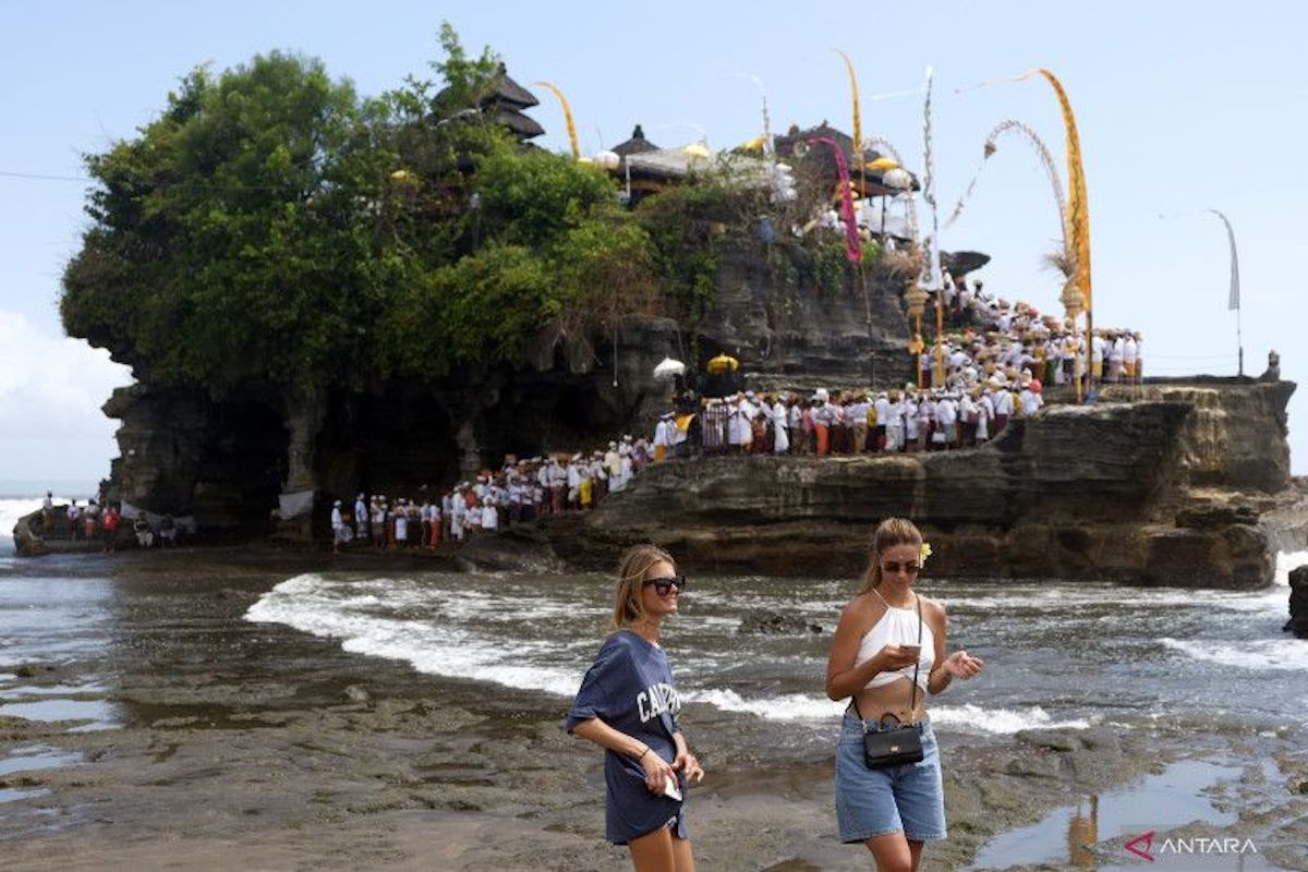 Menpar: Wisata Bali Alami Penurunan Ringan