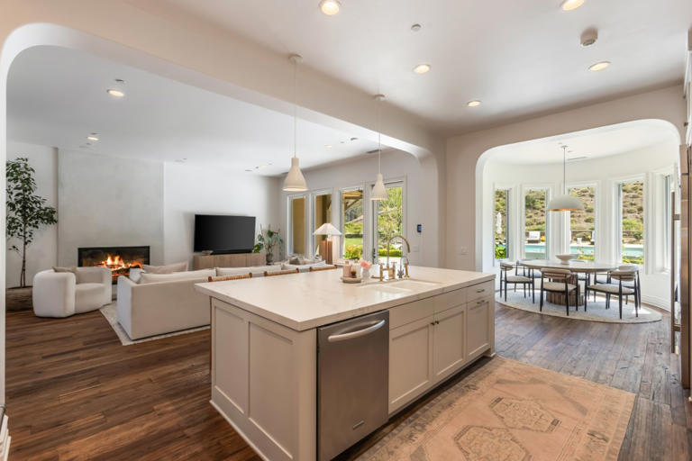Longtime ‘E! News’ host Jason Kennedy has sold his serene LA home for $3.9M