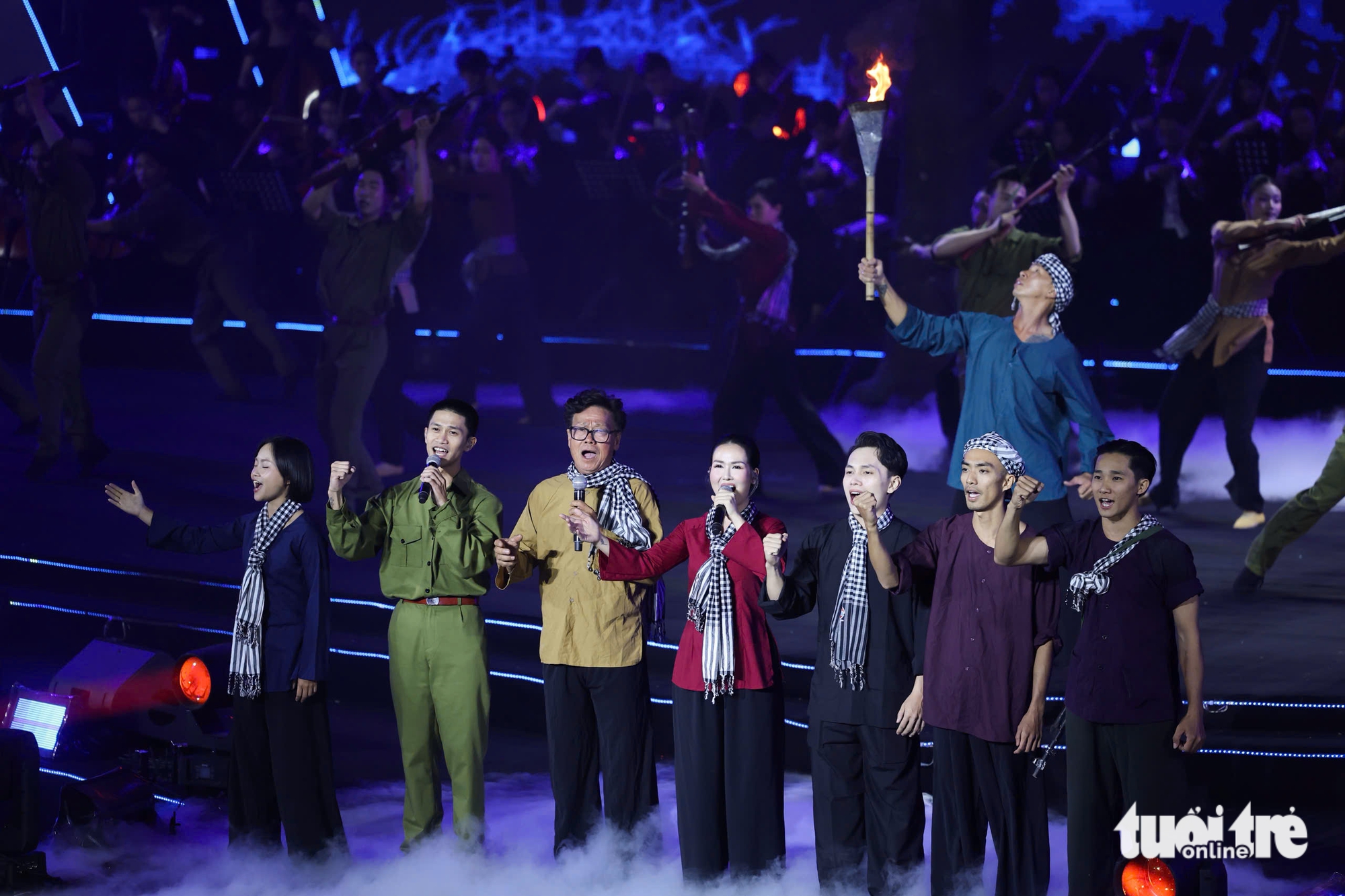 Hòa Minzy hát về cây lúa, Võ Hạ Trâm bắn nốt cao, tự hào quá là người Việt Nam