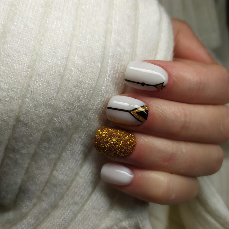 46 stunning New Year’s Eve nail ideas to make you shine brighter than ...