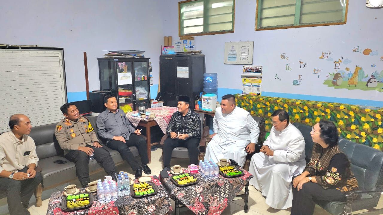 Kisah Natal Unik dari Dua Kota: Bupati Gus Haris Ucapkan "Berkah Dalem"