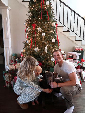 Parker McCollum and wife Hallie expecting baby no. 2: 'Party of 4'