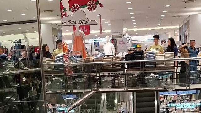 Hari Natal Kedua di Manado, Pusat Belanja Penuh Sesak