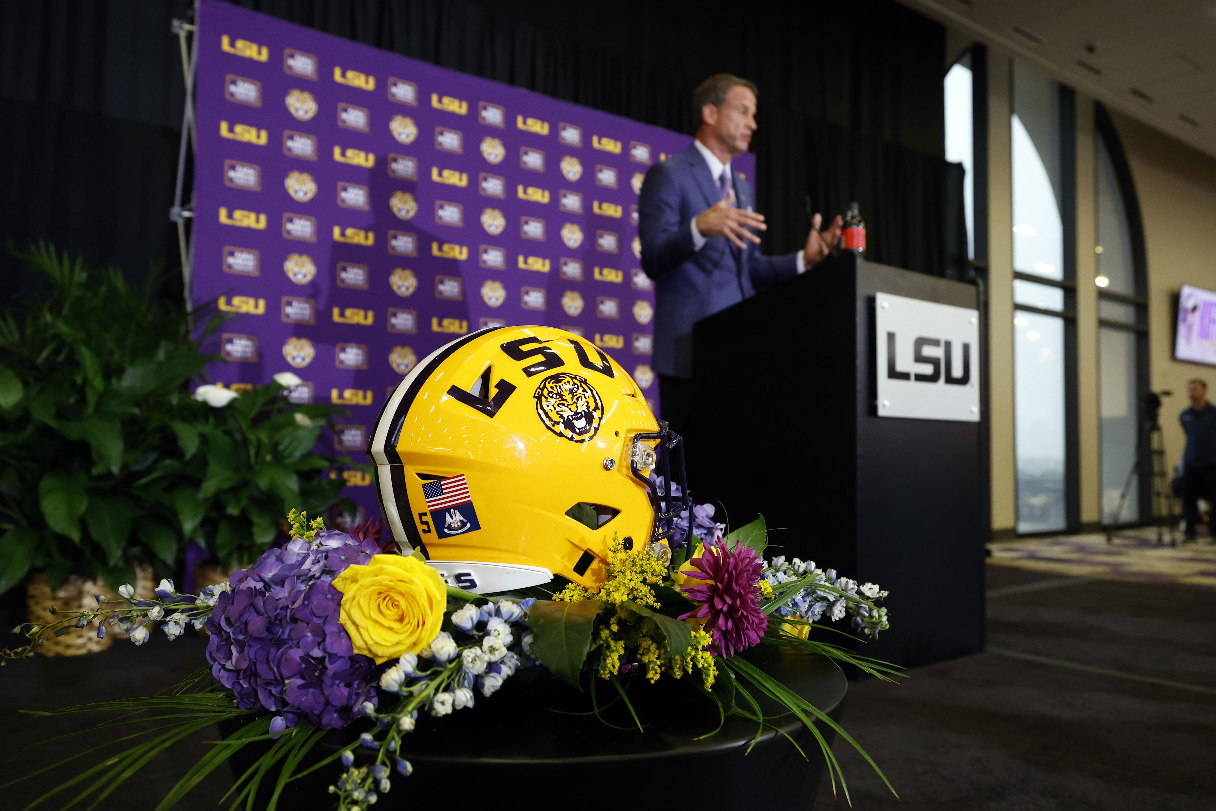 LSU transfer portal tracker: Latest intel on Tigers' roster moves