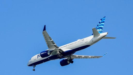 JFK, LaGuardia flight delays live updates: Latest Delta, JetBlue, Qatar ...