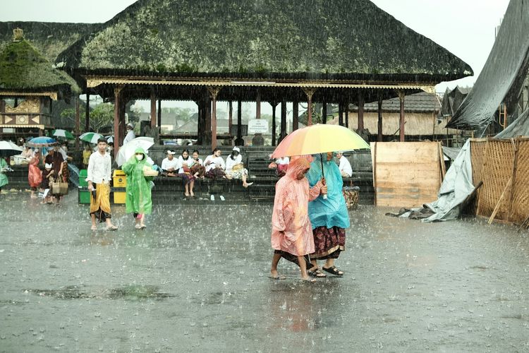 BMKG: Wilayah Berpotensi Hujan Lebat 27-28 Desember 2025