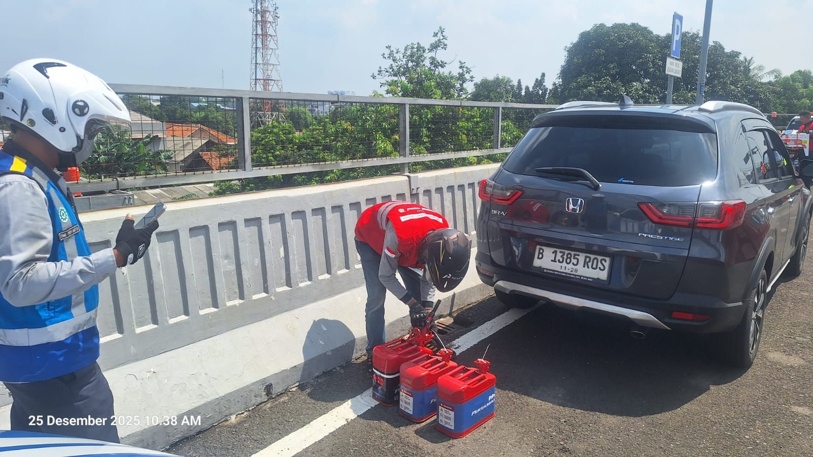 BR-V Kehabisan Bensin di Jalan Layang MBZ, Disuntik 30 Liter di Tengah Macet