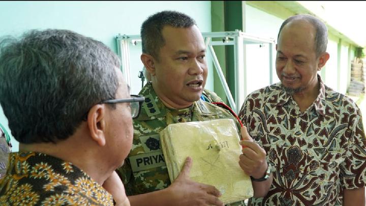 Rompi Antipeluru IPB University Lulus Uji TNI AD