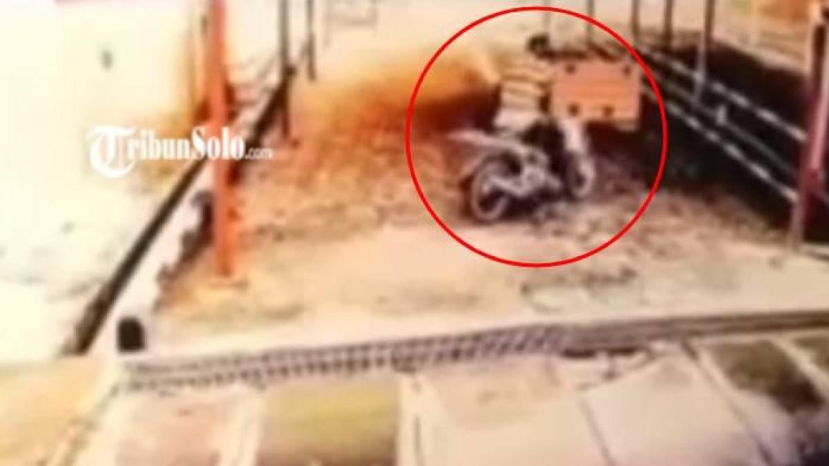 Jas Batik Jadi Kenangan Terakhir Pensiunan Dosen UNS Solo Sebelum Pergi, Sempat Kembali ke Kampus