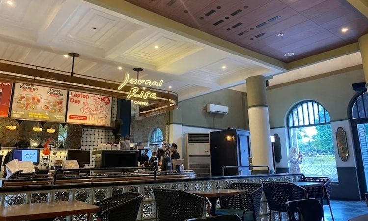 10 kafe dekat Stasiun Pasar Senen untuk bersantai dan menunggu kereta