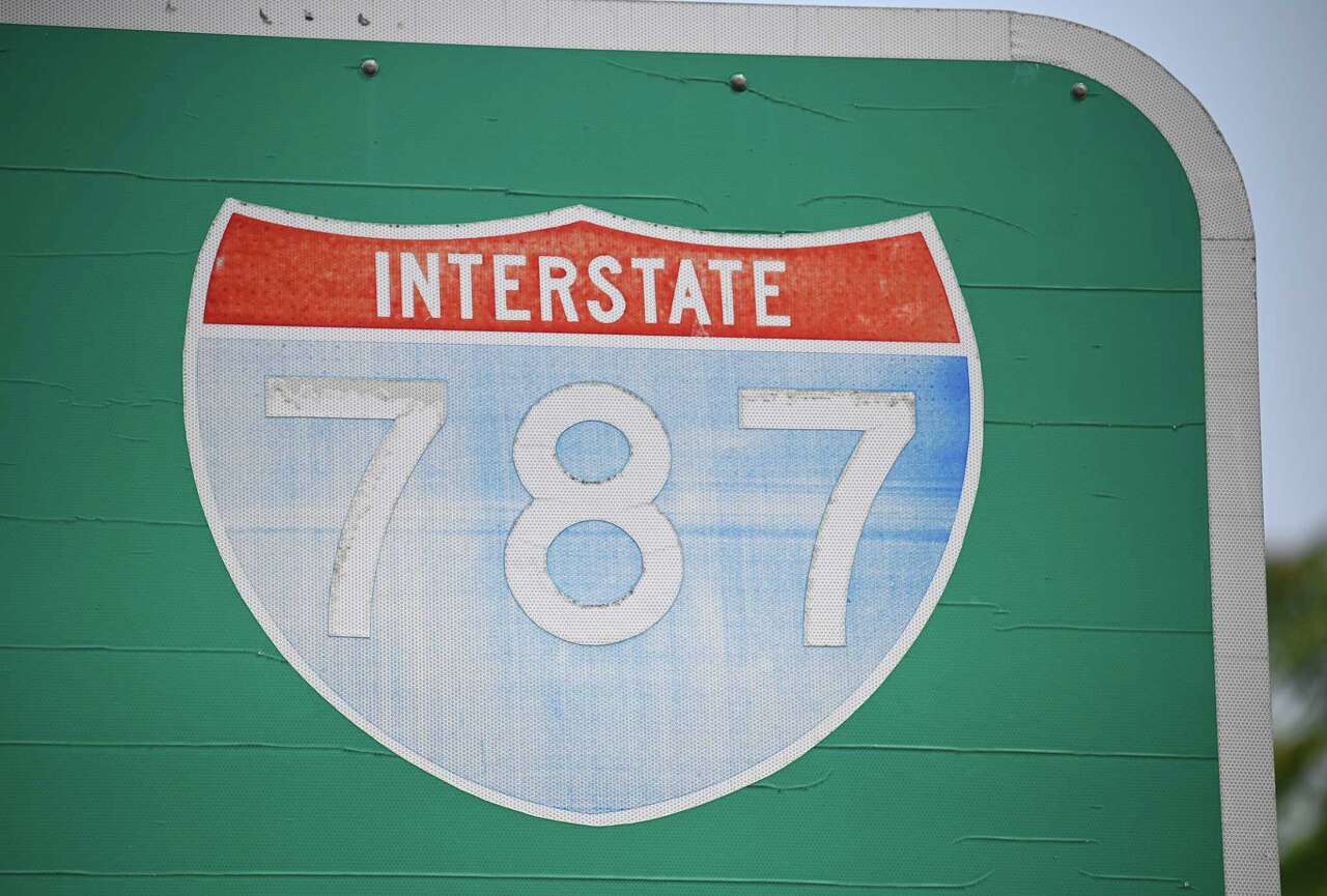 2 crashes on I-787 spark lane closures<br>